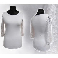 Bluzka Laura - gładka z rękawami z koronki